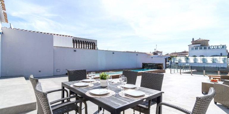 EMPURIABRAVA A 900m DEL MAR EMPURIABRAVA A 900m DEL MAR