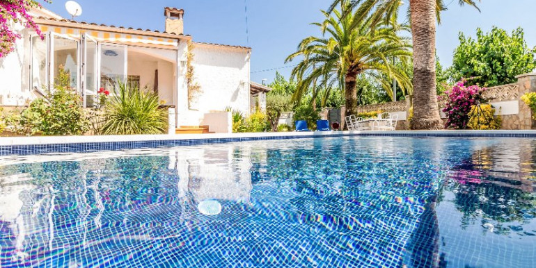 EMPURIABRAVA 890m FROM THE SEA EMPURIABRAVA 890m FROM THE SEA