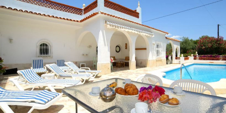 IN ALBIR 800m FROM THE SEA