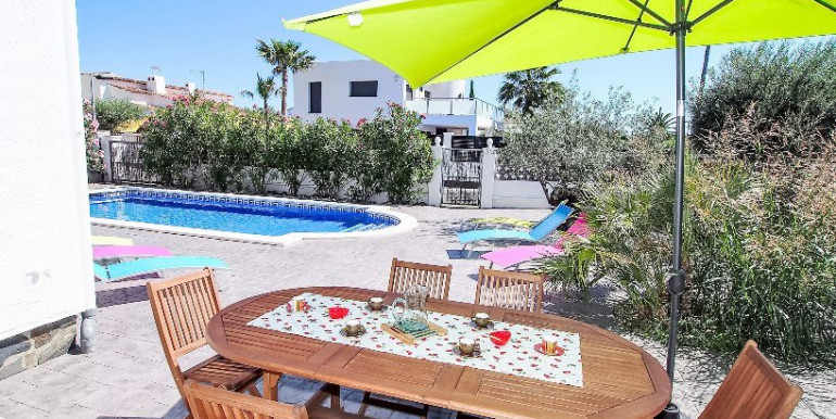 EMPURIABRAVA 1km FROM THE SEA EMPURIABRAVA 1km FROM THE SEA