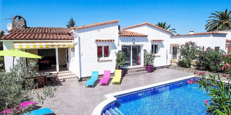 EMPURIABRAVA 1km FROM THE SEA EMPURIABRAVA 1km FROM THE SEA