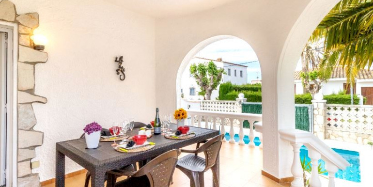 EMPURIABRAVA 800m FROM THE SEA EMPURIABRAVA 800m FROM THE SEA