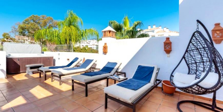 ÁTICO DÚPLEX EN MARBELLA
