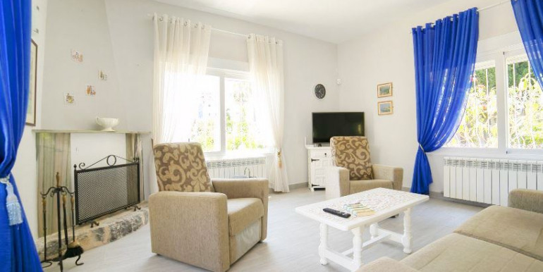 IN ALBIR 800m FROM THE SEA