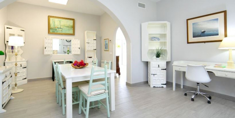 IN ALBIR 800m FROM THE SEA