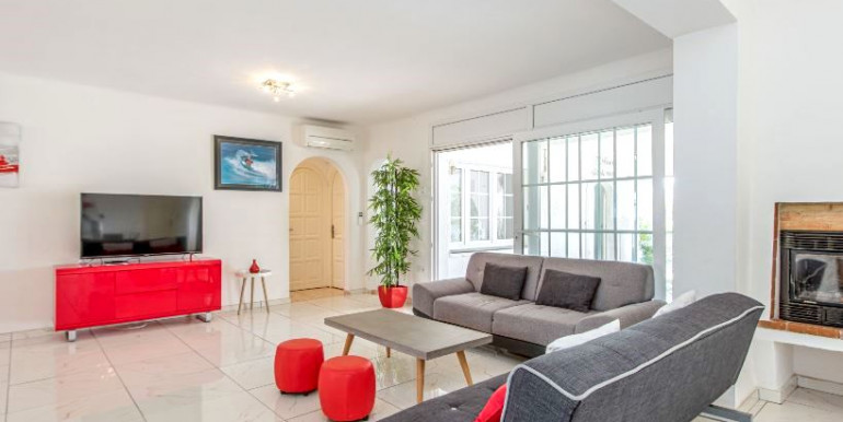 ESPACIOSA VILLA EMPURIABRAVA ESPACIOSA VILLA EMPURIABRAVA