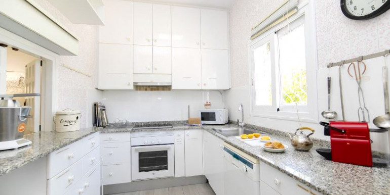 IN ALBIR 800m FROM THE SEA