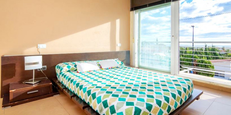 VILLA FAMILIAR EN ALBIR