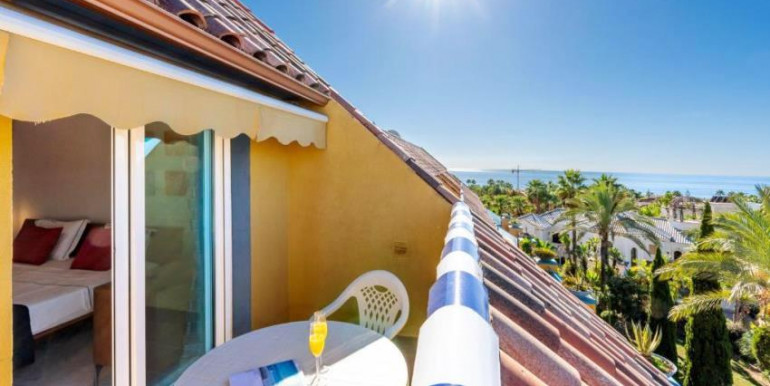 DÚPLEX EN LA BAHIA DE MARBELLA