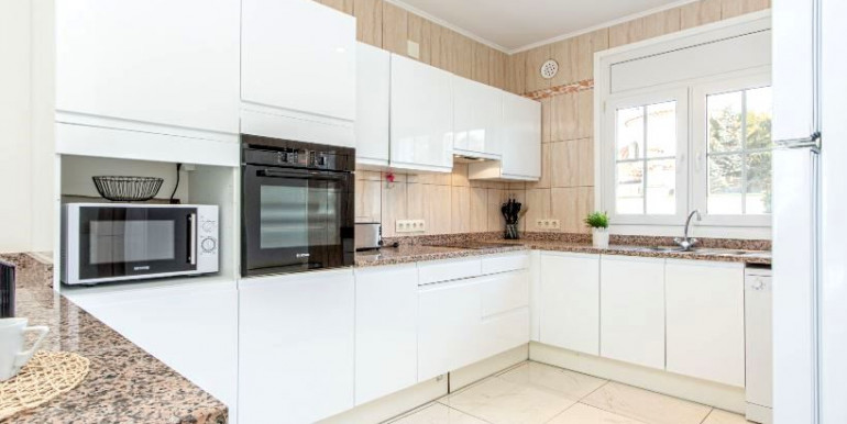 ESPACIOSA VILLA EMPURIABRAVA ESPACIOSA VILLA EMPURIABRAVA