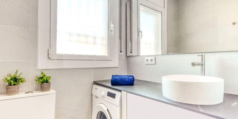 EMPURIABRAVA 800m FROM THE SEA EMPURIABRAVA 800m FROM THE SEA