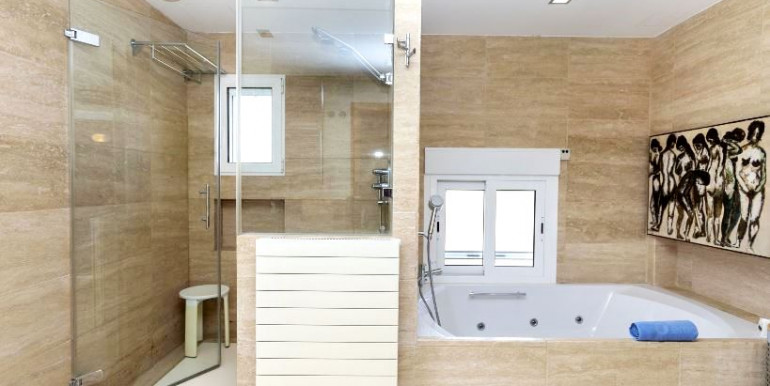 LARGE VILLA IN PEÑISCOLA