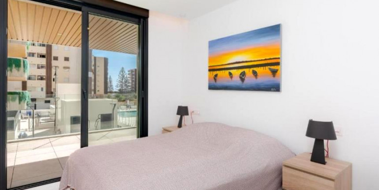 LUJOSO APARTAMENTO FUENGIROLA