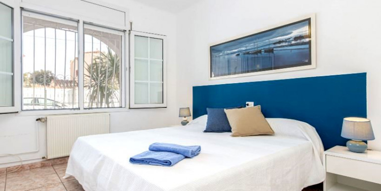 ESPACIOSA VILLA EMPURIABRAVA ESPACIOSA VILLA EMPURIABRAVA