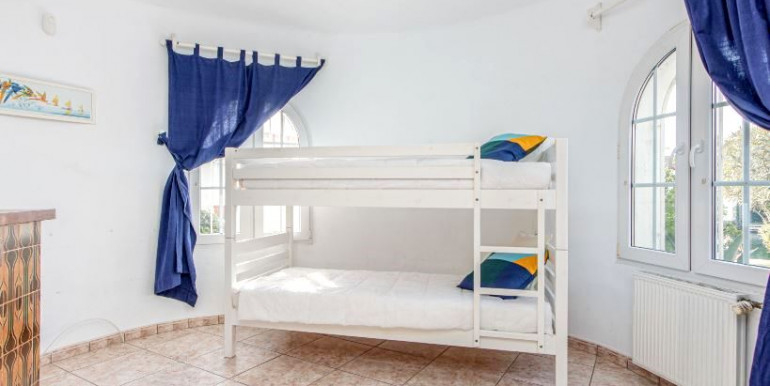 ESPACIOSA VILLA EMPURIABRAVA ESPACIOSA VILLA EMPURIABRAVA