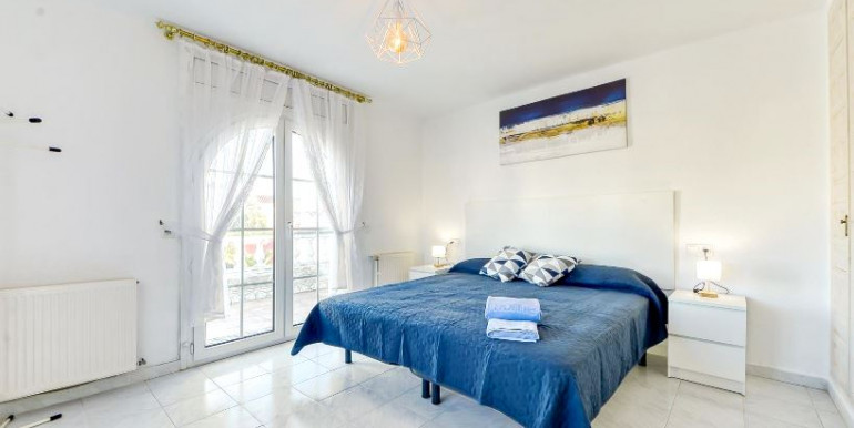 ESPACIOSA VILLA EMPURIABRAVA ESPACIOSA VILLA EMPURIABRAVA