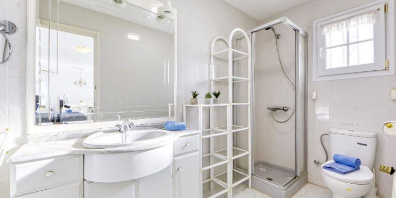 ESPACIOSA VILLA EMPURIABRAVA ESPACIOSA VILLA EMPURIABRAVA