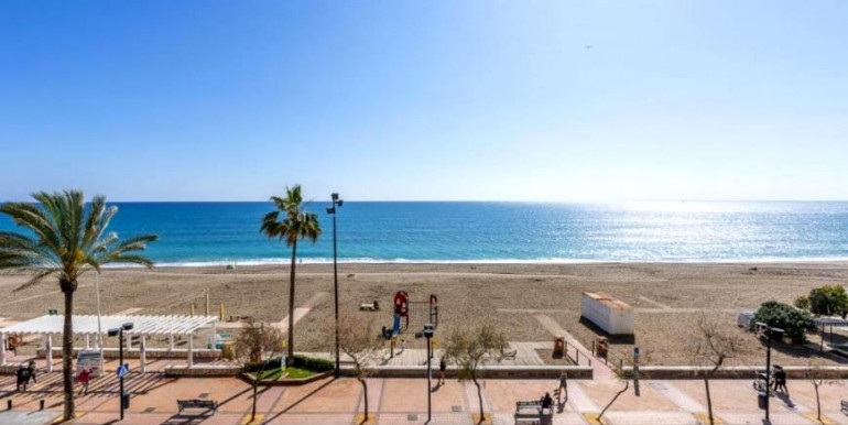 ON THE BEACHFRONT FUENGIROLA ON THE BEACHFRONT FUENGIROLA