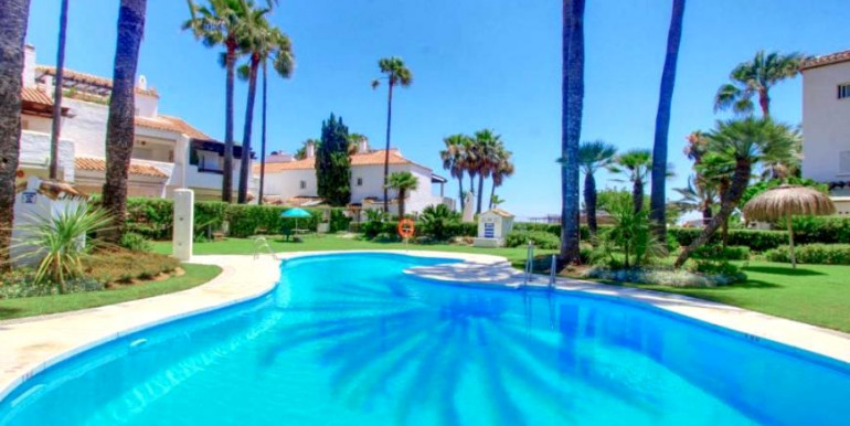 ADOSADA BAHÍA DE MARBELLA ADOSADA BAHÍA DE MARBELLA