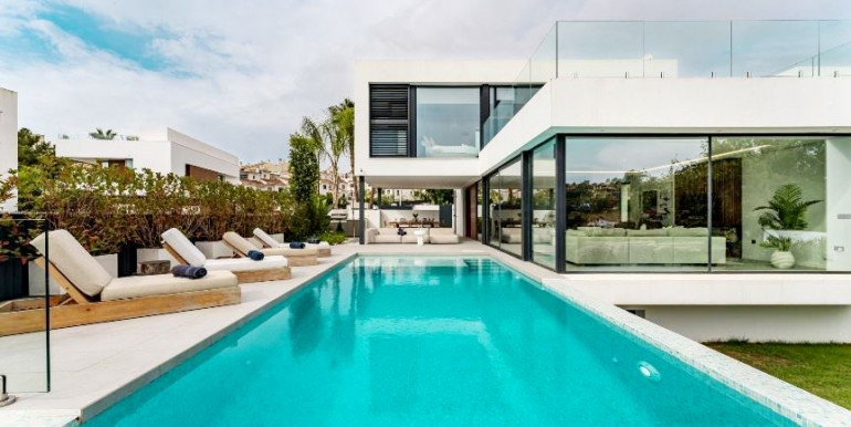 MODERNA VILLA EN EL PARAISO MODERNA VILLA EN EL PARAISO