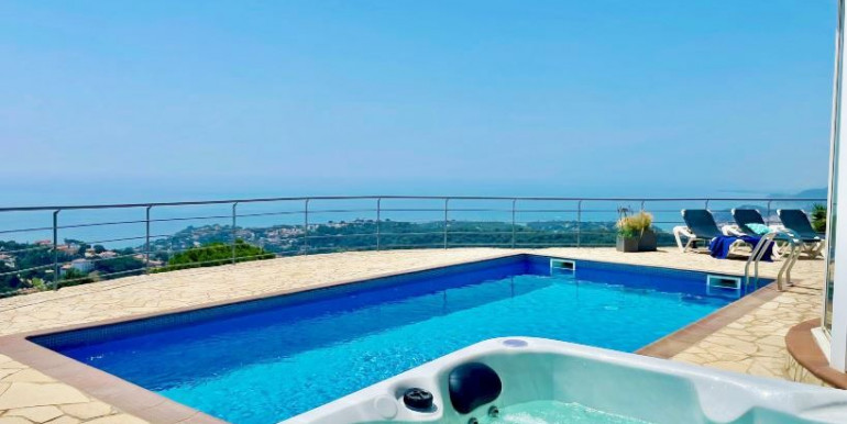 ESPACIOSA VILLA LLORET DE MAR ESPACIOSA VILLA LLORET DE MAR