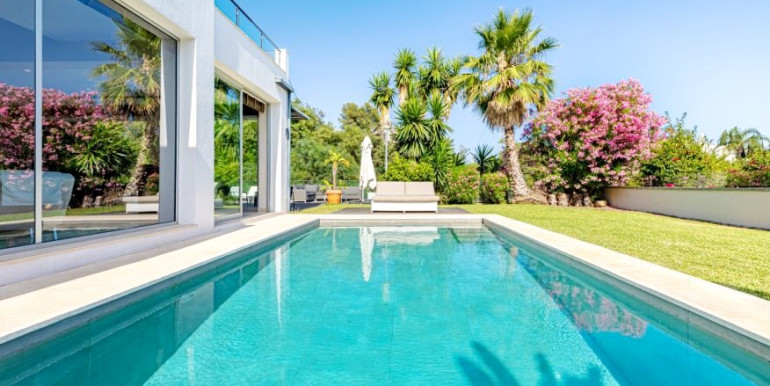 CONTEMPORARY VILLA IN MARBELLA CONTEMPORARY VILLA IN MARBELLA