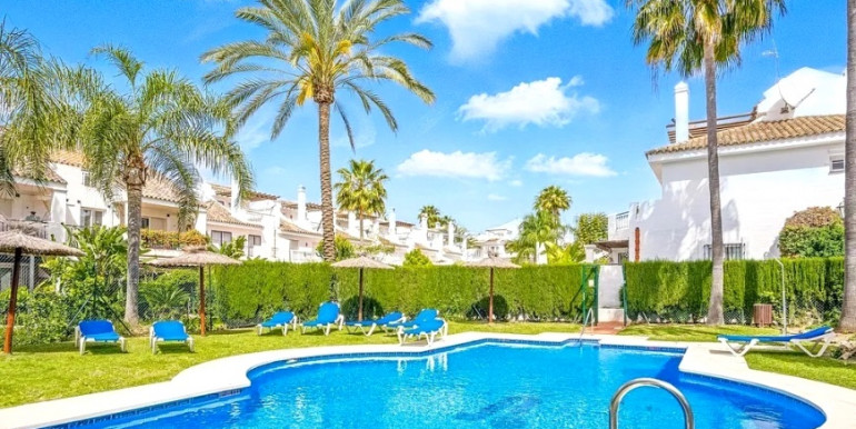 LARGE TOWNHOUSE IN MARBELLA LARGE TOWNHOUSE IN MARBELLA