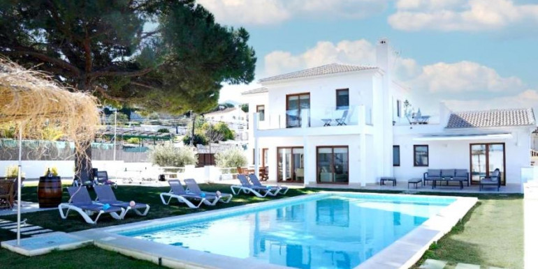 LARGE VILLA ALHAURÍN DE LA TORRE LARGE VILLA ALHAURÍN DE LA TORRE