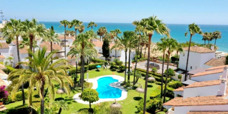 ADOSADA BAHÍA DE MARBELLA ADOSADA BAHÍA DE MARBELLA