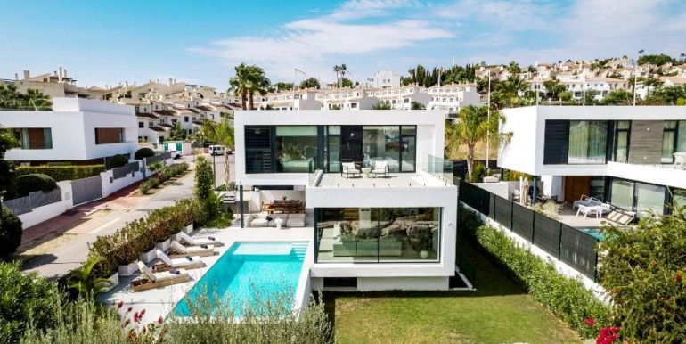 MODERNA VILLA EN EL PARAISO MODERNA VILLA EN EL PARAISO