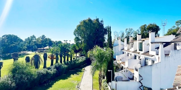 LARGE TOWNHOUSE IN MARBELLA LARGE TOWNHOUSE IN MARBELLA