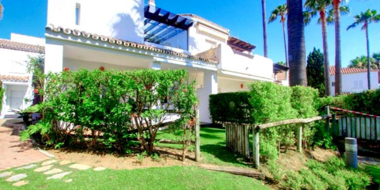 ADOSADA BAHÍA DE MARBELLA ADOSADA BAHÍA DE MARBELLA