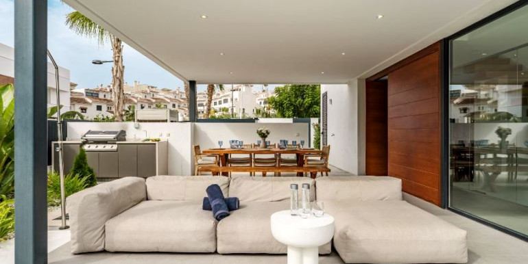 MODERNA VILLA EN EL PARAISO MODERNA VILLA EN EL PARAISO