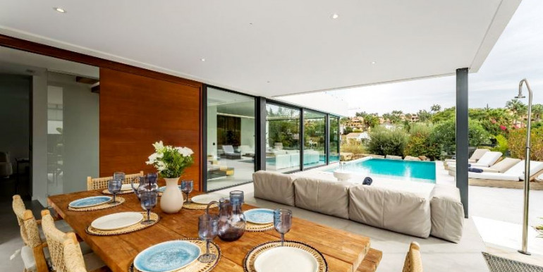 MODERNA VILLA EN EL PARAISO MODERNA VILLA EN EL PARAISO