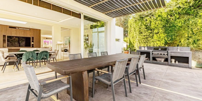 CONTEMPORARY VILLA IN MARBELLA CONTEMPORARY VILLA IN MARBELLA