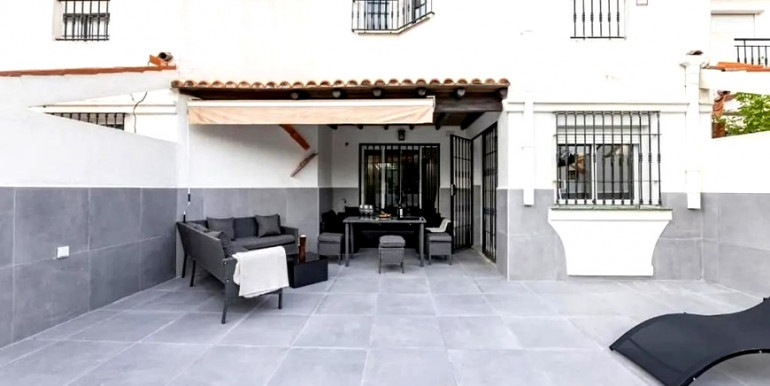 LARGE TOWNHOUSE IN MARBELLA LARGE TOWNHOUSE IN MARBELLA