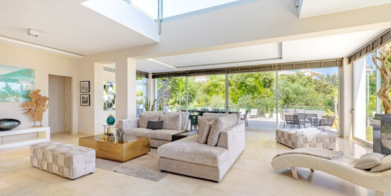 CONTEMPORARY VILLA IN MARBELLA CONTEMPORARY VILLA IN MARBELLA