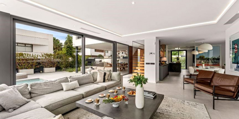 MODERNA VILLA EN EL PARAISO MODERNA VILLA EN EL PARAISO