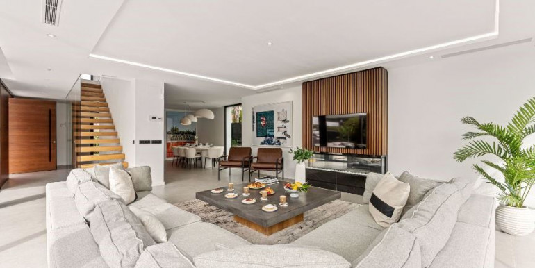 MODERNA VILLA EN EL PARAISO MODERNA VILLA EN EL PARAISO