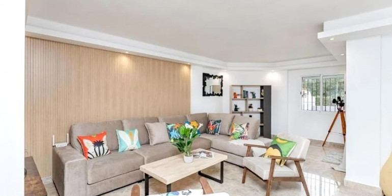 LARGE TOWNHOUSE IN MARBELLA LARGE TOWNHOUSE IN MARBELLA