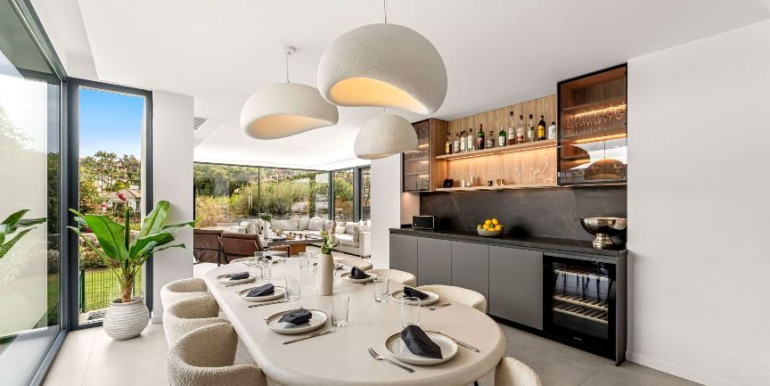 MODERNA VILLA EN EL PARAISO MODERNA VILLA EN EL PARAISO