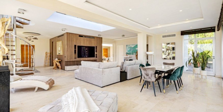 CONTEMPORARY VILLA IN MARBELLA CONTEMPORARY VILLA IN MARBELLA