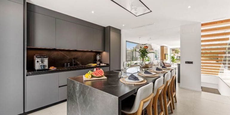 MODERNA VILLA EN EL PARAISO MODERNA VILLA EN EL PARAISO