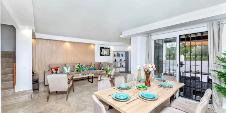 LARGE TOWNHOUSE IN MARBELLA LARGE TOWNHOUSE IN MARBELLA