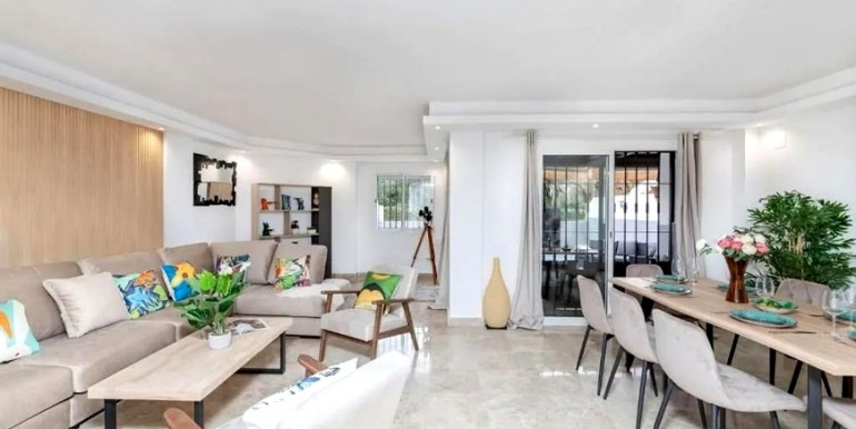 LARGE TOWNHOUSE IN MARBELLA LARGE TOWNHOUSE IN MARBELLA