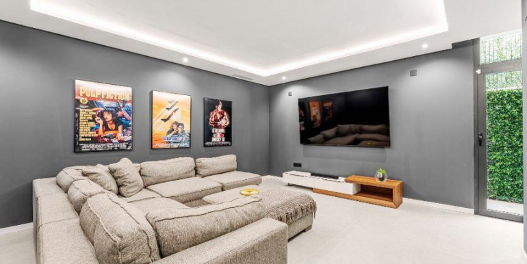 MODERNA VILLA EN EL PARAISO MODERNA VILLA EN EL PARAISO