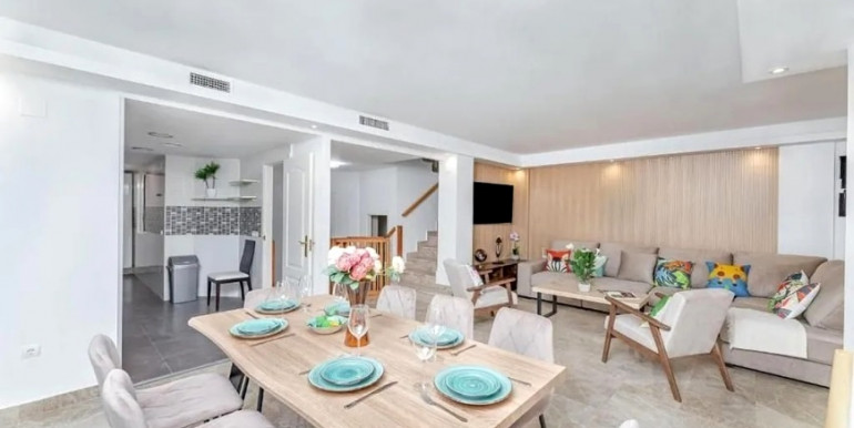 LARGE TOWNHOUSE IN MARBELLA LARGE TOWNHOUSE IN MARBELLA