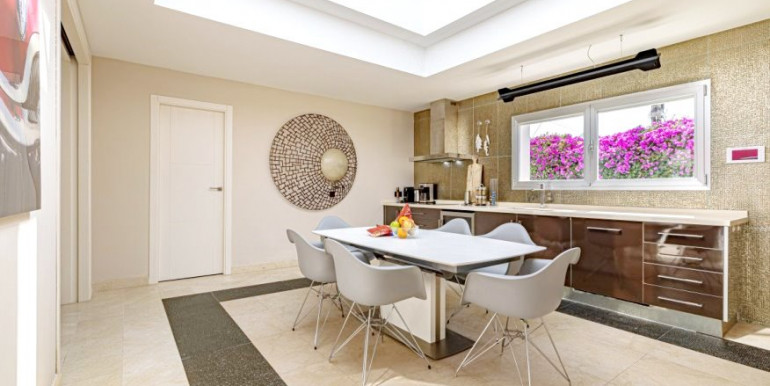 CONTEMPORARY VILLA IN MARBELLA CONTEMPORARY VILLA IN MARBELLA