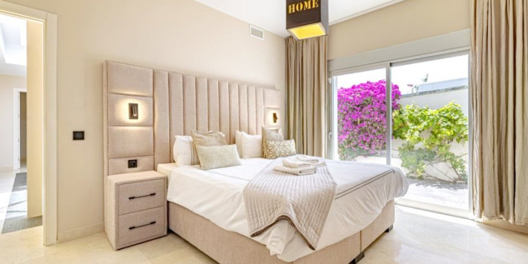 CONTEMPORARY VILLA IN MARBELLA CONTEMPORARY VILLA IN MARBELLA