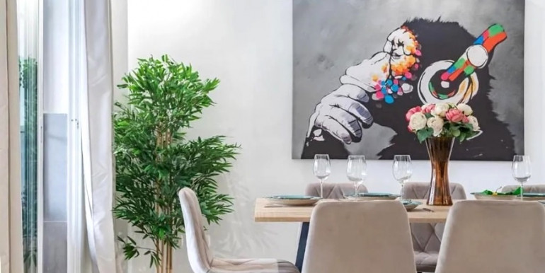 LARGE TOWNHOUSE IN MARBELLA LARGE TOWNHOUSE IN MARBELLA